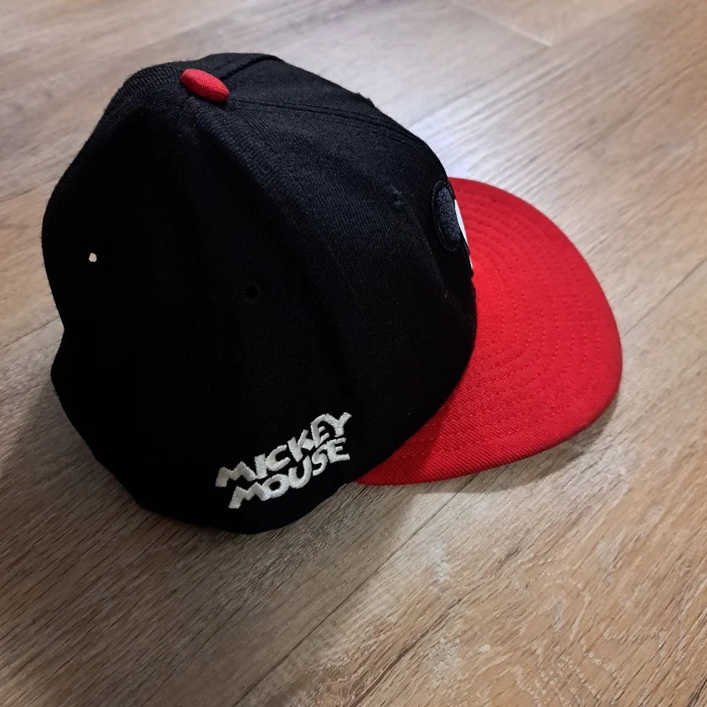 Disney Mickey Mouse Snapback Cap New Era 9FIFTY Black White Red Hat Size Youth